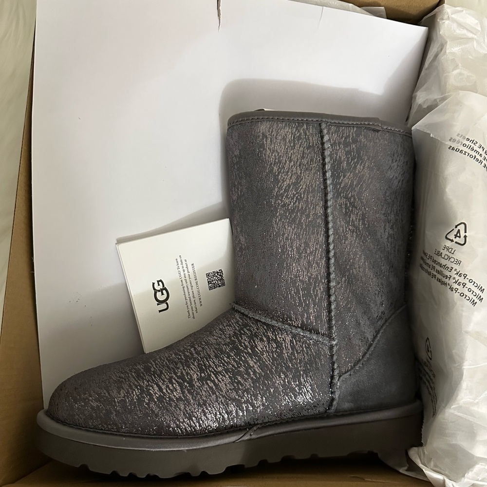 🆕 UGG Short Gray Matte Marble Boots - Size: 6 - Picture 13 of 13